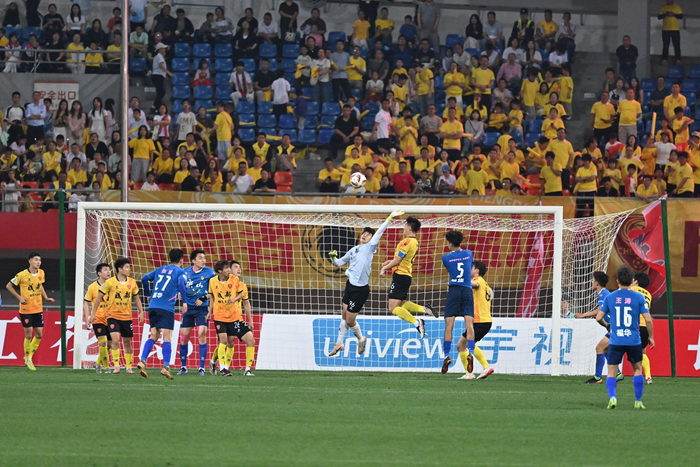 kaiyun sports-四川省城市足球联赛丨成都队2:1战胜乐山队，歌手赵传观赛助威|成都锦城队|成都市|浙江省|乐山市|锦城_新浪体育_新浪新闻
